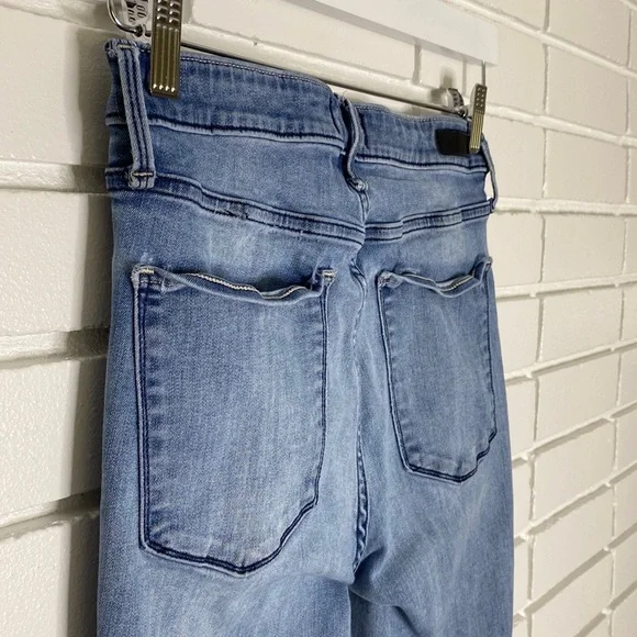 Abercrombie & Fitch | Light-Wash Denim SHORT-Inseam Simone High-Rise Jeans - Picture 7 of 14